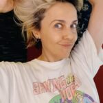Olga Shelest Instagram - My new haircut and the new single from my favorite band MUSE’N’IRIS🎵Look at me! Hey, what you gonna say? K, IDC! K, IDK! #OK #IdontCare #IdontKnow #MindReader #MUSENIRIS