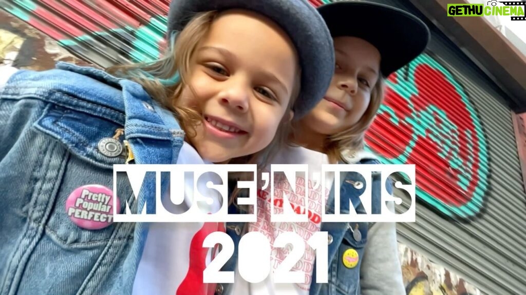 Olga Shelest Instagram - Hello 2022! Subscribe to our YouTube channel MUSE’N’IRIS!! And we don't need anything else) ⚡️Привет 2022! Подписываетесь на наш YouTube канал MUSE’N’IRIS!! А больше нам ничего и не надо) 🅛🅘🅝🅚 🅘🅝 🅑🅘🅞! #museniris #youtube #channel #youtuber #like #share #sub #sing #song #newsong #musicvideo #sisters #sisterhood #musicislife