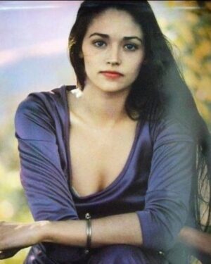 Olivia Hussey Instagram - A sweet shot by wonderful photographer@guywebsterphoto for this fbf❤️🙏#memories#photoshoots#fun#fbf#love#longhair#instagood ❤️