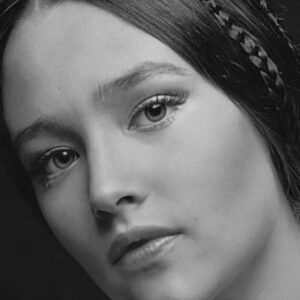 Olivia Hussey Instagram - Someone posted this old shot of me which I think captures ‘my mood’ this Monday mirning☺️Silent observation and trust it will be a decent week🙏☺️❤️👍😉🙌