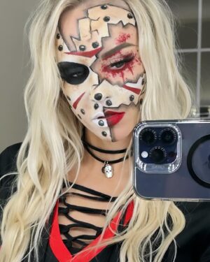 Olivia Kippen Instagram - Late little #Fridaythe13th makeup look. 
#jasonvorhees #HalloweenMakeup #spookyseason #spookyszn #halloween #lover #husband 
#fyp #ihatehashtags also why does my new camera SUCK at focusing.