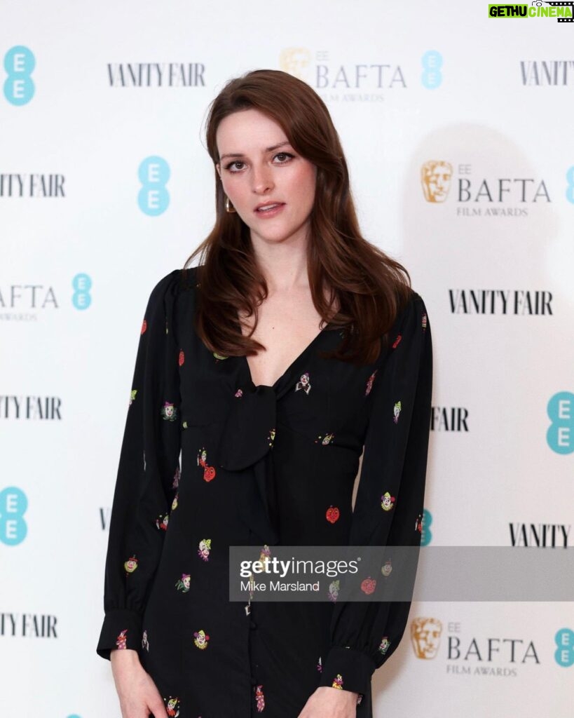 Olivia Morris Instagram - Thank you for a gorgeous night @vanityfairlondon and @bafta 💫 Dress @alexachungstagram Hair & Makeup @emilywoodmakeup @pinnaclepruk #eerisingstarparty @ee #EEbaftas @loopvip