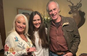 Olivia Sanabia Instagram - A Nashville Country Christmas is airing again tonight at 7p/6c on @cmt ❤️ Merry Christmas friends!!!
