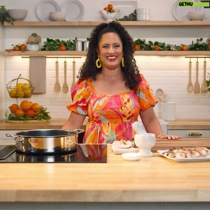 Omallys Hopper Instagram - Chef @cooking_con_omi takes on the Tropical Fish challenge with @SimplyBeverages OJ #sponsored 🍊🐟 Swipe for the full ‘Seafood Ceviche in Tostones Cups’ recipe to elevate your brunch game, and don’t miss #NextLevelChef Thursdays at 8/7c on FOX!