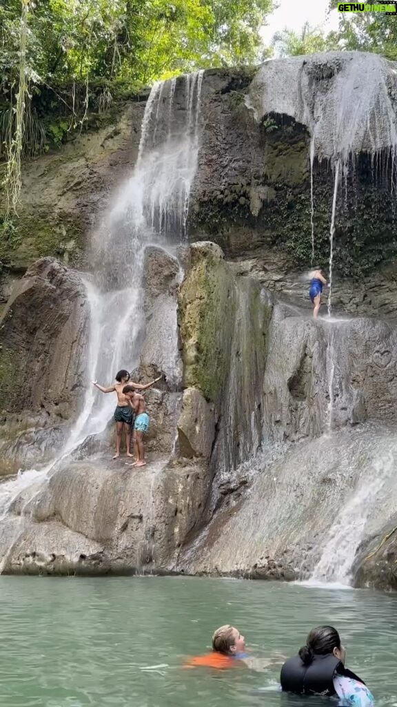 Omallys Hopper Instagram - Gozalandia en San Sebastián! Dios bendiga all the beautiful people I met on that day. Waiting for you to tag me on all the pics 🫠🫠🤣🤣#westcoastlife #puertorico #querico #gozalandia #sansebastian @puertoricotravelbuddy