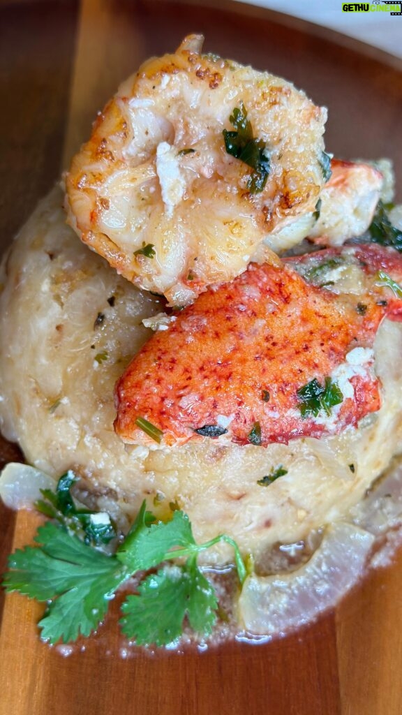 Omallys Hopper Instagram - MOFONGO DE YUCA CON LANGOSTA en MANTEQUILLA! DE CHINCHORREOOooooooo 🤤🤤🤤🤌🏽🤌🏽🤌🏽 #chinchorro #chinchorreo #mofongo PS.Thank you @littlesisterpvd for the lobster infused butter trick 😉😘