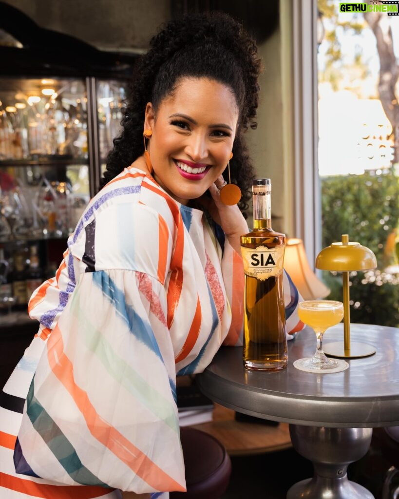 Omallys Hopper Instagram - #ad Hola Mi Gente! Last week I traveled to Miami to with @siascotchwhisky to celebrate the brand’s Cuban roots at the iconic @cafelatrovamiami. SIA is a scotch whisky unlike any other, founded by Cuban American Carin Luna-Ostaseski, who continues to challenge the traditional conventions of scotch. Want to celebrate with SIA like me? Get your own bottle at https://us.thebar.com/products/sia-scotch-whisky/ and use code SIPSPIRITS for free shipping. Celebrating in Miami? Have a SIA whisky cocktail at these local spots. Cheers! @cafelatrovamiami @la.cumbanchamia @salvajemiami SIA Blended Scotch Whisky. 43% Alc/Vol. Imported by Diageo Americas, New York, NY. Please drink responsibly. Don’t share with anyone under 21.