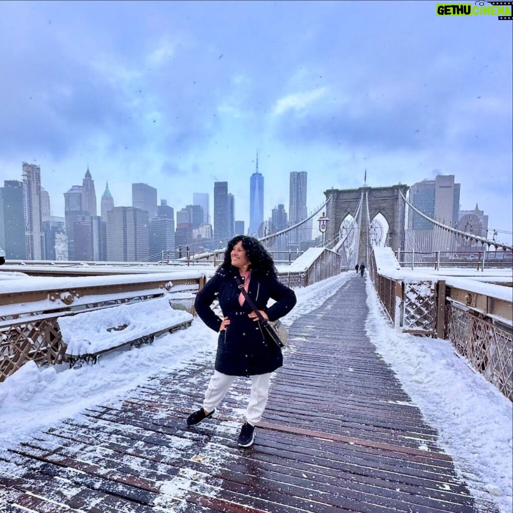 Omallys Hopper Instagram - Una jibarita in the city embracing her 2 worlds 🌉🇵🇷