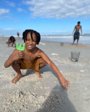 Omarosa Manigault Instagram - Christmas Fun with my Family! 🏝️