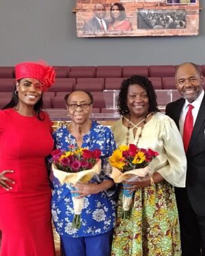 Omarosa Manigault Instagram - Last Sunday  was so special! We celebrated the 130th Anniversary of @thesanctuaryatmtcalvary with my husband Pastor @johnallennewman 🤍🤍🤍
First Lady Omarosa Newman