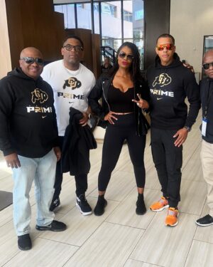 Omarosa Manigault Instagram - Heeeeey! I’m outside! Flew to Denver to support Coach Prime and the Colorado Buffs! The P3 team #Stunners! 
#HBCYou #lawyerleader 
#SelfMadeTV #clarksdaleadvocate 
@deebrownceo