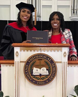 Omarosa Manigault Instagram - I gave Momarosa another “Puffy Hat” for Mother’s Day! She is such a blessing to my life. I thank God everyday for her! Love you Momma! 🤍