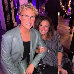Omarosa Manigault Instagram - We had a ball at the #HouseOfVillains Premiere!!! Tune in October 12th only on @eentertainment 😈👍🏼 #aldc #abbylee #aldcalways #abbyleemiller #e #enews #eentertainment #abbyleedancecompany