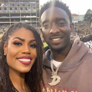 Omarosa Manigault Instagram - We ain’t hard to find! 
Congratulations to Coach Prime and the #Buffs 3-0!

Now back to these books!
#LawyerLoading #LawSchoolAdventures
#SULC