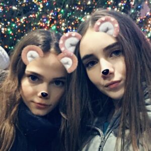 Oona Laurence Instagram - my biggest inspiration in life and a #girlboss 😋😋❣️❣️ i can’t wait to grow old with you happy 1️⃣8️⃣ my love