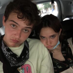 Oona Laurence Instagram - happy 19th birthday bae😋😋🤯🤯 ur stuck w me for life❤️ i love you more than words can describe
