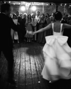 Ophelia Lovibond Instagram - Cotton 🤍 @henrypettigrew #twoyears #weddinganniversary @naomigogginphotography @halfpennylondon @wiltonsmusichall @wormlondon @justinejenkins @liztaw #cotton #londonwedding #wiltonsmusichall