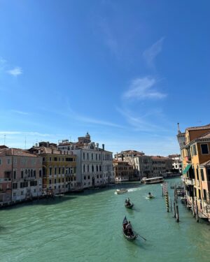 Ophelia Lovibond Instagram - Adoro Italia 💚🤍❤️ #ladolcevita #venezia #travelbug #🇮🇹 #pastapastapasta #tiamoitalia