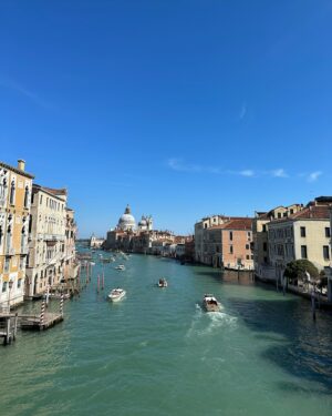 Ophelia Lovibond Instagram - Adoro Italia 💚🤍❤️ #ladolcevita #venezia #travelbug #🇮🇹 #pastapastapasta #tiamoitalia