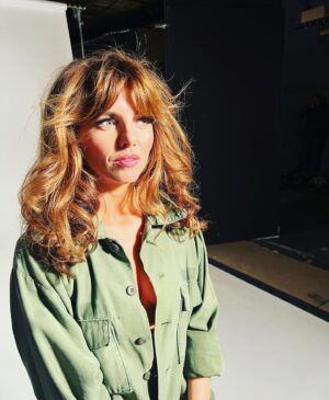 Ophelia Lovibond Instagram - Charging ahead with @starz! 🌟🍆😉 @minxstarz #comingsoon #takecharge #1970s #losangeles #✌🏼 #starz #saucyminx #minx #likearollingstone #bts #💋
