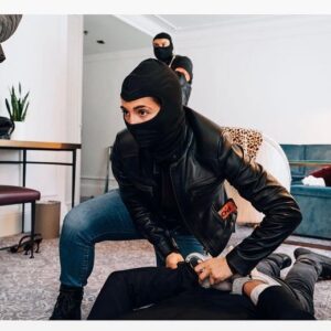 Ophélie Bau Instagram - Les deux derniers épisodes de B.R.I c’est lundi 15 mai ! J’en profite alors pour remercier beaucoup de monde ! 
Pour commencer, merci au réalisateur Jérémie Guez et la directrice de casting @denis_juliette pour m’avoir offert ce rôle 😘! 
Merci à ma brigade @sofiankhammes @rabahnaitoufella @theochristine18 et Wael Sersoub !!💛
Sans oublier évidemment @emmanuelledevos et Bruno Todeschini ! 
Un grand merci aux équipes technique ! @leo_lefevre_dop à la caméra, HMC, décor, images, lumières, son, regie ! Et @severin_favriau pour cette BO de feu ! 
Merci @laratactical et les mecs de la BRI pour leur formation, conseils et présence sur le plateau 
Merci aussi à Nicolas Guicheteau réalisateur équipe B ! 
Merci à toute l’équipe @canalplus ! 
Bisous à tous les autres personnages @ninameurisse @vincentelbaz @samioutalbali @julesbenchetrit @luigikroner @vickvn @melinacharlot_ @ayad_mouloud , Hugo Dillon …et la liste est longue !! 
😘😘
Pour finir merci pour vos 100000 messages et merci à tous les téléspectateurs !