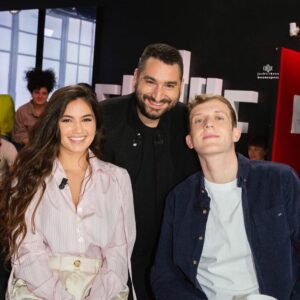Ophélie Bau Instagram - Merci @mouloudachour de m’avoir reçu chez @cliquetv pour parler de « Grace ». Notre court métrage écrit et réalisé par @marionfilloque et moi, pour le #nikonfilmfestival. 
Notre court métrage parle de la solitude intrinsèque, malgré des moyens ou outils de notre génération qui sont censés nous émanciper de ce sentiment. 
Je vous invite à cliquer sur le lien dans ma bio, et à continuer de soutenir notre film ( si vous l’avez aimé, pas de pression ☺️) . 
RENDEZ-VOUS le vendredi 13 mars au #grandrex pour la remise des prix par le président du jury, #cedricklapisch et les membres du jury @girardotana @haidaraeye @alexandredino @jonathancohens @rod_paradot #thierrycheze #pascalefaure #julienneutres et @guillemetteodicino. 
OUVERT AUX PUBLICS. Pour prendre vos places tarifs réduit -> http://bit.ly/385I5jf 
Un grand Merci à vous tous pour votre amour et soutient 💓💓 PS : j’ai eu la chance de rencontrer @elouis7580 ( le jeune homme à droite sur la photo ) qui venait pour la sortie de son livre «  au cœur de la violence ». Ses réflexions et pensées sont pertinentes. 
Le jeune homme au milieu de la photo, plus besoin de le présenter ! @mouloudachour merci !
Et merci à @lanvinofficial et @brunosialelli qui m’accompagne partout. 😘