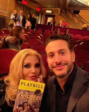 Orfeh Instagram - It’s 💥💥OPENING NIGHT💥💥 of @outsidersmusical 🙌🏻💫 And we’re so excited to see this musical ⭐️‼️ Thank you to the incredible @mslachanze for the invite❌ STAY GOLD 💫
.
.
.
#broadway #nyc #theoutsiders #theater #openingnight #musical