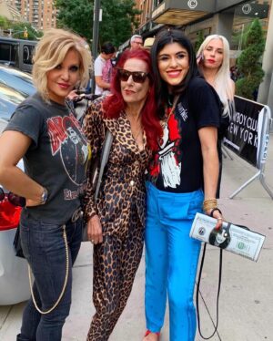 Orfeh Instagram - Celebrating @orfeh everyday, but especially on her day 🎂 . 

We’ve had a lifetime of memories and somehow everything you do and everyone around you is iconic🥰

Shout out to @stevenjamail   @merchantsnyc for getting the band together (in my case it’s figuratively) to celebrate our girl!!!

Orfeh, you know how to fill a room with love, warmth and friendship, I love you! Happy birthday!!!! #orfeh.