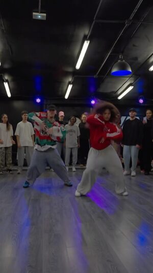 Oriane Serveille Instagram - same steps, different vibe 😏 @amaarae literally obsessed with this song (and the whole album actually 🫣) 
dancing with @jordan_boury thanks for pulling up 💕
and my brother @critiquecreate behind the lens !! Only working with the best 📹🌟