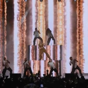 Oriane Serveille Instagram - COACHELLA BABYYYYYY !!
I need a few more days to wrap my head around this one 🥹🥹 got to share the stage with the fam and could’ve not have wished for a better first 🫶🏽🌟 

@tinashenow you SUPERSTAR !! we gotta set the bar even higher cause you make this look too easyyyy 🥵 love you and can’t wait to see what’s next 😌

@shaylatukolan grateful is an understatement! Bringing me on board to build this show and help make all the visions come to live was such an honor 💞✨ miss you already 🥹🥺

To my peers I got to share this moment with @pauline.casino @dancin_darina @maasaishihara @monyettc @khalilmcneil @yehvyn @jaygotthemoves you guys are the shiiiiit !! I love you all and was blessed to have this moment with such beautiful people, movers, artists. You all inspire me in your own special way 🙏🏽

[BTS coming soon (couldn’t make it all fit in one post 🤷🏽‍♀️😅)]