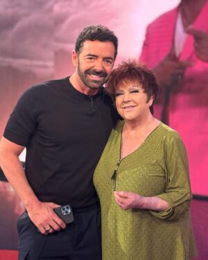 Orietta Berti Instagram - Una vespa in due per questa puntata de #LaVitaInDiretta 🛵
