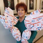 Orietta Berti Instagram - Care amiche e cari amici, la #pasqua sta arrivando e sono arrivate le Uova di Apro, per sostenere il nuovo progetto del reparto di Gastroenterologia Endoscopia Digestiva dell'Ospedale CORE di Reggio Emilia. Io ne ho prese alcune...se vi va fatelo anche voi💛 Prenota il tuo uovo solidale!❤ 320-9624465 aproonlus@ausl.re.it Un abbraccio a tutti💖 Orietta @apro_ets #aproonlus #apro #aproets #CoRE #ospedale #uovasolidali #uovadipasqua #lapasquastaarrivando @grade_onlus @curareonlus #reggioemilia @regione_emiliaromagna @inemiliaromagna #perilbeneditutti #love💖