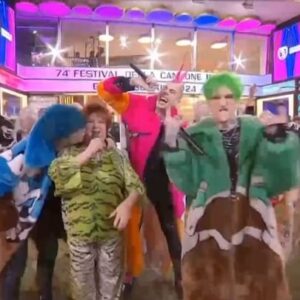 Orietta Berti Instagram - Giusto un po’ di Sanremo vibes con @bertiorietta e LA SAAAAAD 🤪 piccolo reminder sull’epicità di quel momento... 👆 #MattinShow #VivaRai2