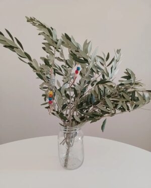 Orietta Berti Instagram - Buona domenica delle palme a tutti🕊🌿

Un abbraccio❤
Orietta

#domenicadellepalme🌿 #lapasquastaarrivando💛 #pasqua #ulivo #ulivo🌿  #buonadomenica @apro_ets @grade_onlus @curareonlus @sorrisodiaurora @zampedoronlus @spazioapertoservizi