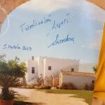 Orietta Berti Instagram - Care amiche e cari amici, oggi permettetemi di ringraziare il dott. Andrea Spadoni che per le festività mi ha inviato questo bellissimo cesto di #fioridiseta meraviglioso...creato a mano da @il_giardino_di_mara ❤🧡💚💝💛💙💜💗... insieme a tanti prodotti dalla splendida masseria pugliese💖 Grazie💖 al dott. Spadoni e ai tantissimi che con un messaggio, con un pensiero, con una lettera, con un disegno...o con un dolcetto hanno voluto inviarmi il loro affetto nelle scorse settimane. Grazie Grazie Grazie🌈⭐ con affetto❤ Orietta #fiori #fioridisetafattiamano #andreaspadoni #masseria @masseria.santo.scalone #paccoinviatodamasseriasantoscalone #pensieri #fattiamano #auguri #love💖 #annonuovo #2024 #affettoestima #emozioni