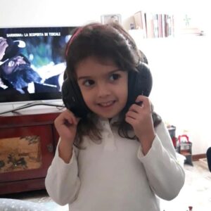 Orietta Berti Instagram - Tanti tanti tanti auguri di buon compleanno alla mia nipotina OLIVIA💖 che oggi compie 5 anni🎂...e grazie perchè insieme alla tua sorellina Ottavia ci riempite ogni giorno di gioia❤💟💛💚💙💗💖

Auguri piccolina❤🎁🐣

Mille baci💖
Orietta

#Olivia #buoncompleanno #5anni #manina #buoncompleannoOlivia💖 #nipotina #OliviaeOttavia💖 #lavita #love💖 #nipotine❤  #legioiedellavita #felizcumpleaños #happybirthday #emozioni #amore