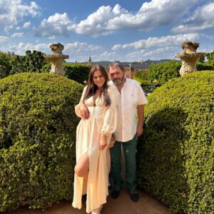 Ornella Koktová Instagram - Krásný den s oslavenkyní. Dnes je Ornelly totiž ….