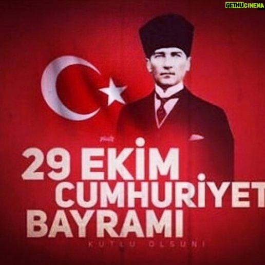 Oya Okar Instagram - Cumhuriyetimizin 100. Yaşı kutlu olsun 🇹🇷🇹🇷🇹🇷♾️ Asırlarca kutlansın 🎉 Ulu Önderimiz Gazi Mustafa Kemal Atatürk, silah arkadaşları ve tüm şehitlerimizi saygı ve şükranla anıyorum. #cumhuriyet100yaşında