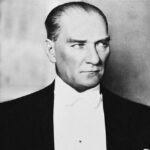 Oya Okar Instagram – Cumhuriyetimizin 100. Yaşı kutlu olsun 🇹🇷🇹🇷🇹🇷♾️ Asırlarca kutlansın 🎉 Ulu Önderimiz Gazi Mustafa Kemal Atatürk, silah arkadaşları ve tüm şehitlerimizi saygı ve şükranla anıyorum. #cumhuriyet100yaşında