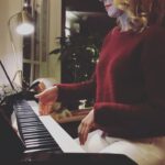 Oya Okar Instagram - Ailecek herkese sağlıklı, mutlu, huzurlu bir yıl dileriz 🧿 2019 🐾🐶🐈💛🙏 krep&sütlaç&leo&oykun&oya