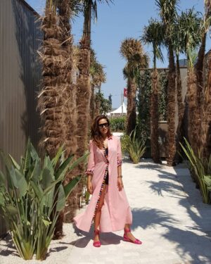 Özlem Conker Instagram - Paradise is here💙💚#TinaTurner#biblosbeachresort#it was just like a paradise#thanks a lot