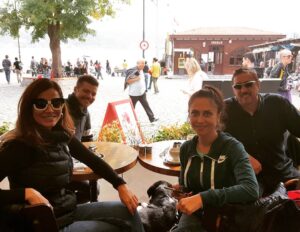 Özlem Conker Instagram - Biz böyle arada çay bahçesinde buluşup hasret gideririz :)