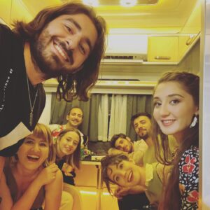 Özlem Türkad Instagram - İşim bitti ama gidemedim …Çünküüüü👇🏻 
@beyemre 💙
@sarpbozkurt 💚
@seekara 💛
@benusahin 🧡
@merihozturk ❤️
@burak.rahman 💜
@denizgurk 🤍
😍😍😍😍😍😍😍🤗