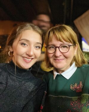 Özlem Türkad Instagram - Deniz…. Bizim Deniz.. Biz ne çok seviyoruz seni caanım Deniz.. Akıl, yetenek, güzellik birleşimi güzel ruhlu Deniz. Yolun o kadar açık ki; biliyorum bize sadece seni gururla izlemek düşecek bundan sonra! Oh! Ve de çok şükür! İyi ki doğdun 🎉💕