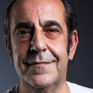 Özlem Türkad Instagram - Siz bizim kıymetlimizsiniz Özkan abicim ve hep öyle kalacaksınız.. Her bir nota ve her bir an için minnettarız. Sizi tanıdığım ve çalışma şansına sahip olduğum için şükürler olsun. Huzurla uyuyun 🤍