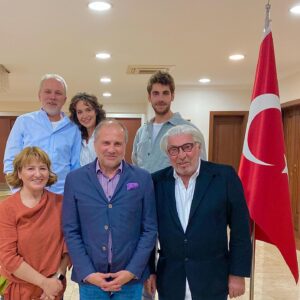 Özlem Türkad Instagram - Bu akşam büyüelçimiz Sayın Hasan Mehmet Sekizkök’ün misafirleriydik. Nezaketiniz, samimiyetiniz ve misafirperverliğiniz için çok teşekkür ederiz. Bizim için unutulmaz bir akşamdı✨