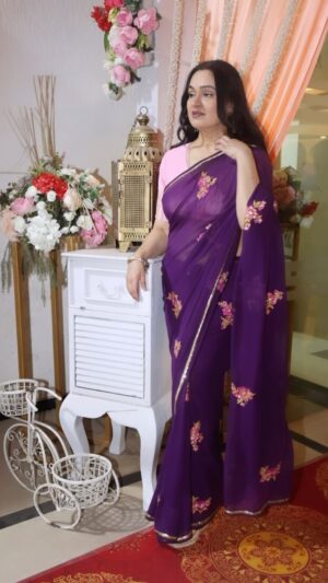 Padmini Kolhapure Instagram - Kya aap bhi Saree pasand kartey hain ! And what is your favourite saree 
#saree #sari #साड़ी #saari 
@padmasitaa sarees