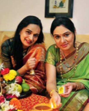 Padmini Kolhapure Instagram - Happy birthday to my darling sister #shivangi 
Keep smiling 💕