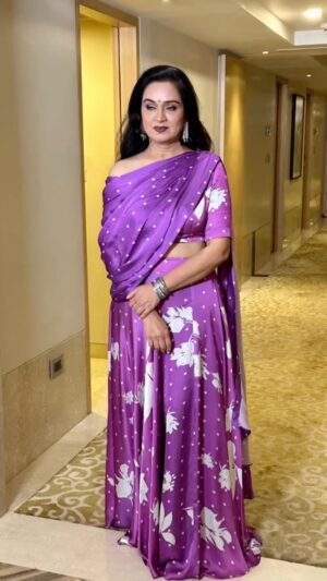 Padmini Kolhapure Instagram - HAPPY DUSSEHRA 🙏
Great #navratri #jalna here’s to all you #garbalovers #jalsa chey 
@poonam_dhillon_ 
Thank you @padmasitaa
 #padmasitaa 
#padmasitaaprints
Styled by @tejal__devanshee