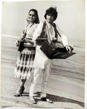 Padmini Kolhapure Instagram - looking at this picture I can’t imagine I danced with these high heels on the beach phew ! Movie Hum Hain Lajawab with #kumargaurav his rise to stardom after Love Story was phenomenal 
We did a film called LOVERS which didn’t do well at the box office but had a great opportunity to work with Ace Directer #bharathiraja
